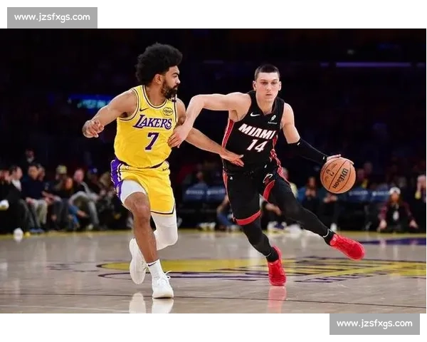湖人对阵热火总决赛经典对决全程回放 重温激烈赛场瞬间